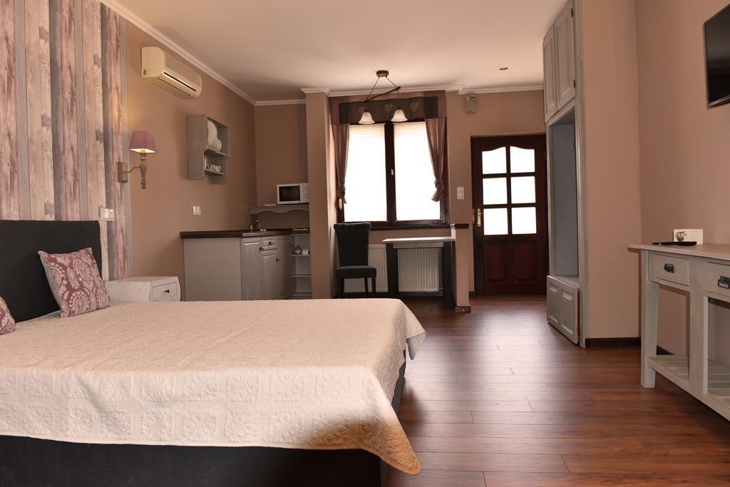 Guest House Romantika Panzio Gyula Ruang foto