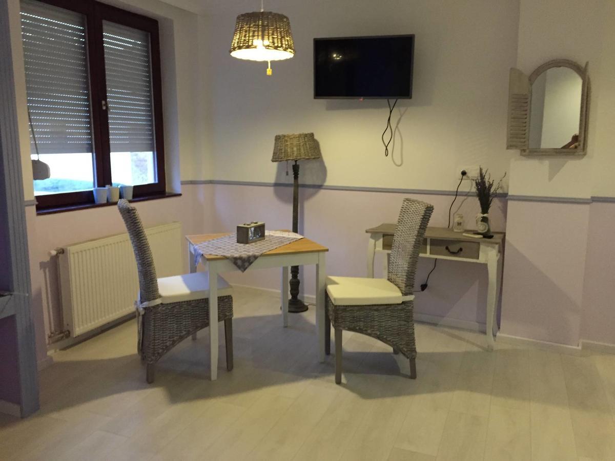 Guest House Romantika Panzio Gyula Bagian luar foto
