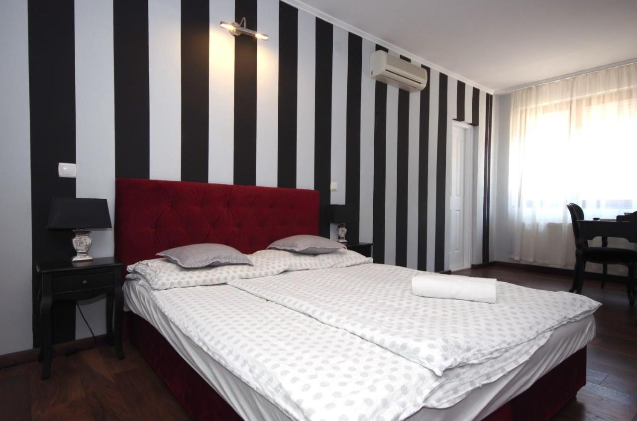 Guest House Romantika Panzio Gyula Bagian luar foto