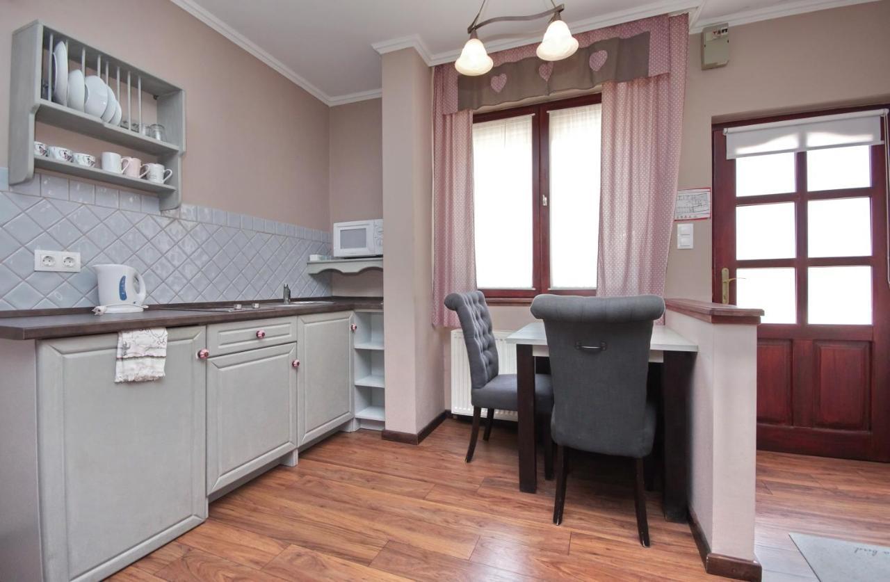 Guest House Romantika Panzio Gyula Bagian luar foto
