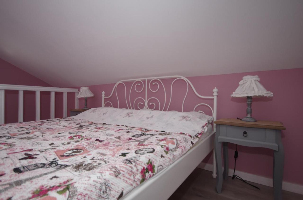 Guest House Romantika Panzio Gyula Bagian luar foto